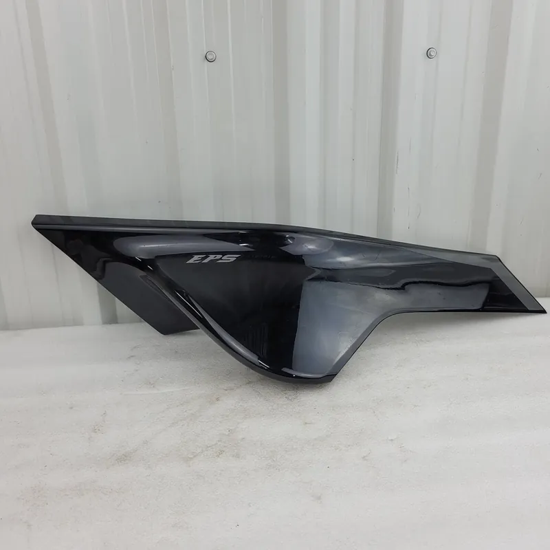 En Vogue upper deco plate, rh headlight, nebula black nebula black